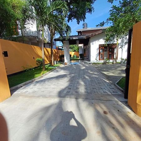 Villa Delorenta アヌラーダプラ エクステリア 写真