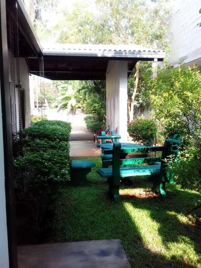 Villa Delorenta アヌラーダプラ エクステリア 写真