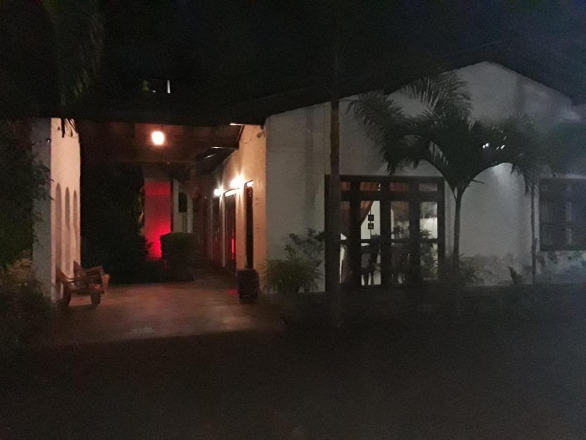 Villa Delorenta アヌラーダプラ エクステリア 写真