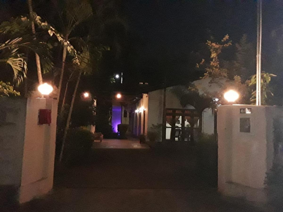 Villa Delorenta アヌラーダプラ エクステリア 写真