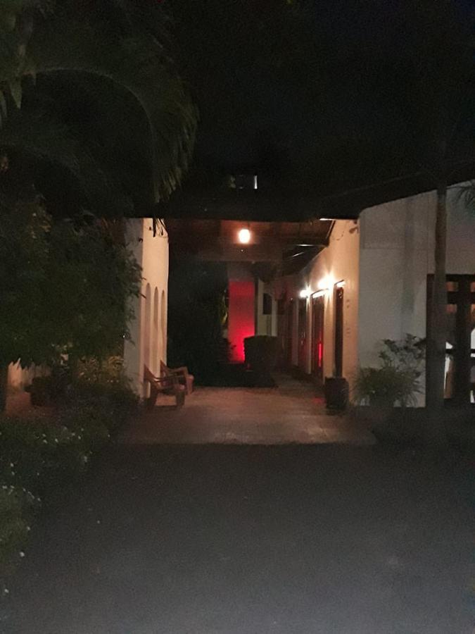 Villa Delorenta アヌラーダプラ エクステリア 写真