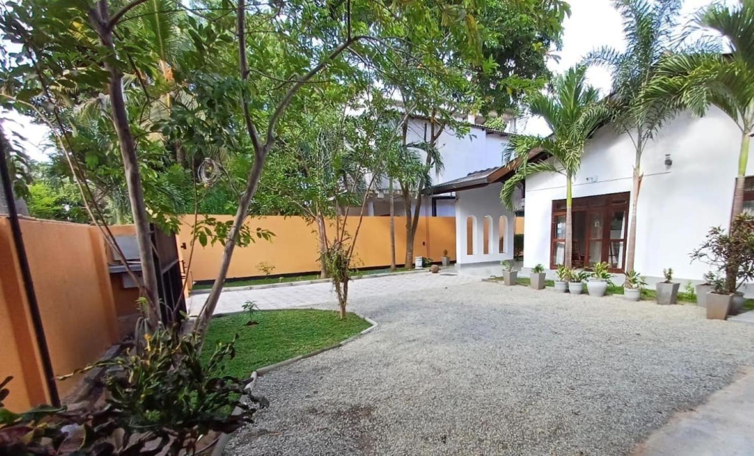 Villa Delorenta アヌラーダプラ エクステリア 写真